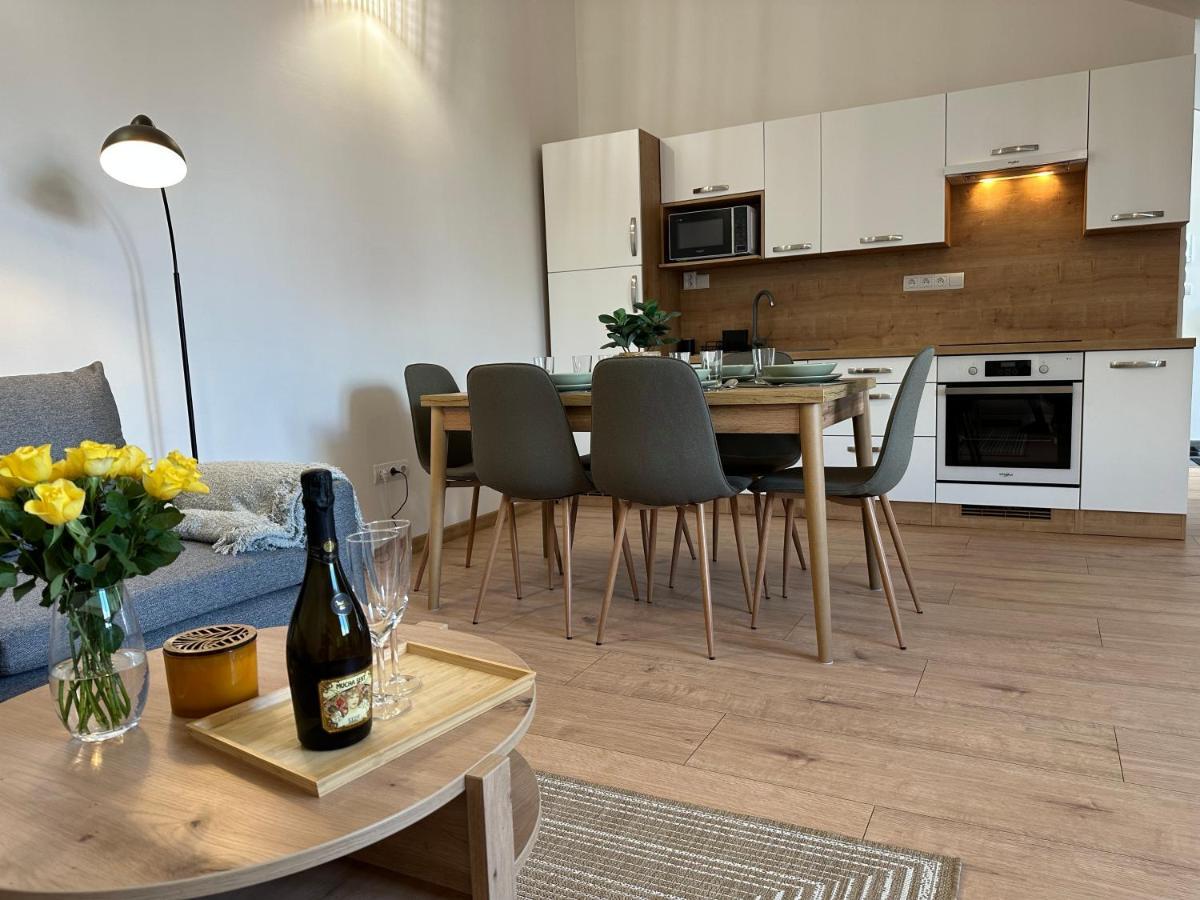 Green Apartment - City Centre - Main Square Liptovský Mikuláš المظهر الخارجي الصورة